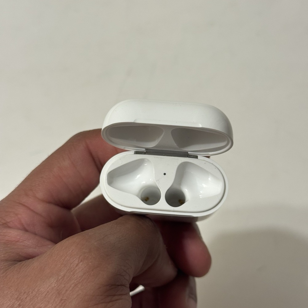 Genuine Apple AirPods Charging Case Only For Models: A1602 - Picture 3 of 4